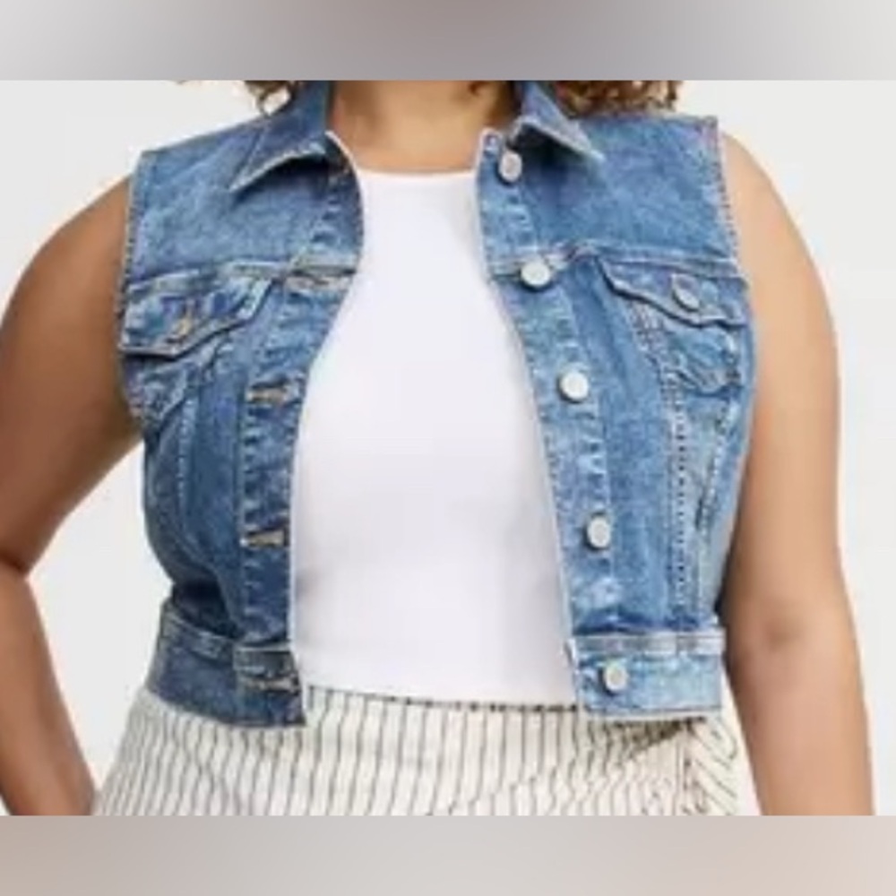 #x088 - Torrid Denim Vintage Stretch Crop Vest Arges Medium Blue Wash